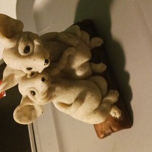 2002 Quarry Critters Two Mouse Sitting On A Log Figurines Manufacturer. #57003.